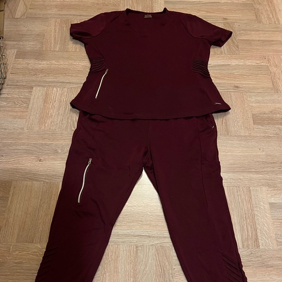 Jaanuu Other - Wine Jaanuu scrubs woman’s Xl great condition